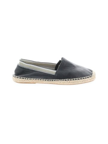 Unbranded Flats (view 1)
