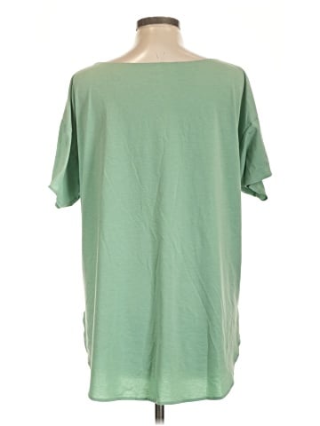 Uniqlo Short Sleeve T-Shirt (view 2)