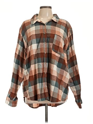 Universal Thread Long Sleeve Button-Down Shirt (view 1)