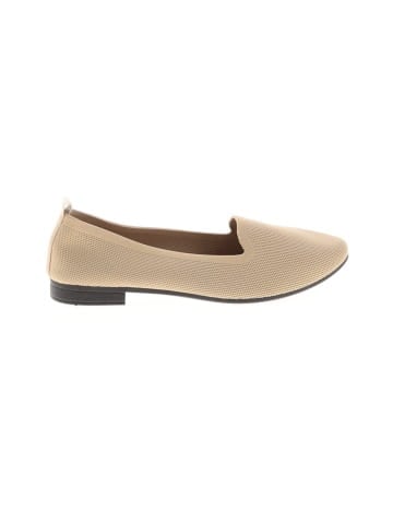 Unbranded Flats (view 1)
