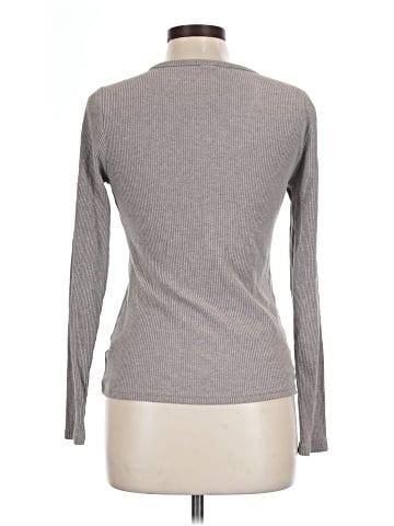 Old Navy Long Sleeve T-Shirt (view 2)