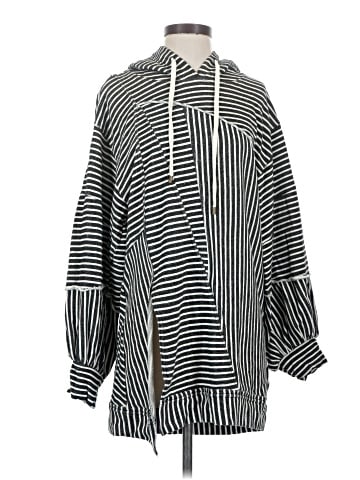 Pilcro Poncho (view 1)