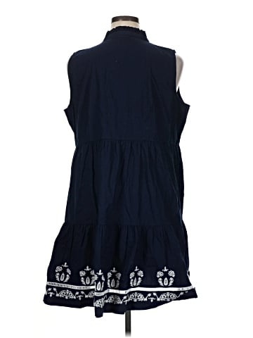 Crown & Ivy Casual Dress (view 2)