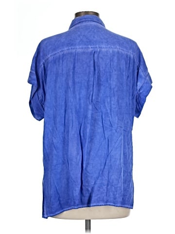 Velvet Heart Short Sleeve Button-Down Shirt (view 2)