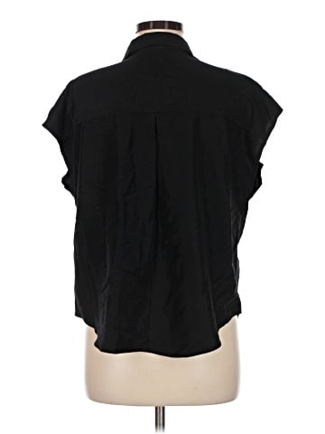 Old Navy Sleeveless Button-Down Shirt (view 2)