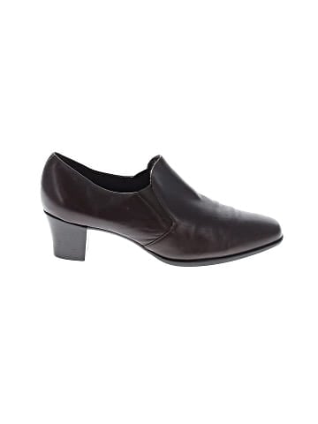 Munro American Heels (view 1)