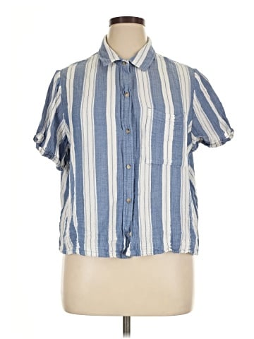Old Navy Short Sleeve Button-Down Shirt (view 1)
