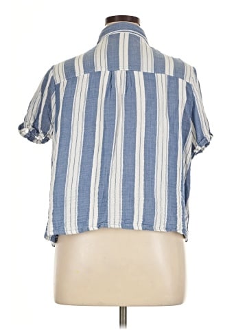 Old Navy Short Sleeve Button-Down Shirt (view 2)