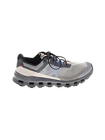 On Cloud Sneakers (view 1)