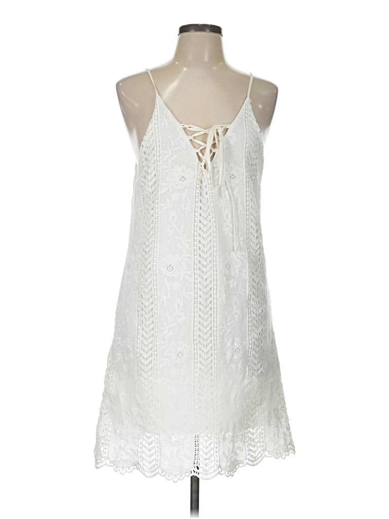 Pre-owned Astr Casual Dress In White