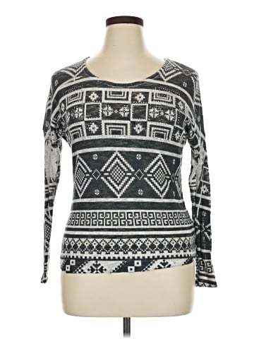 Charlotte Russe Pullover Sweater (view 1)