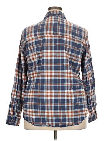 Universal Thread Long Sleeve Button-Down Shirt (view 2)