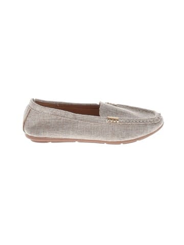 Unbranded Flats (view 1)