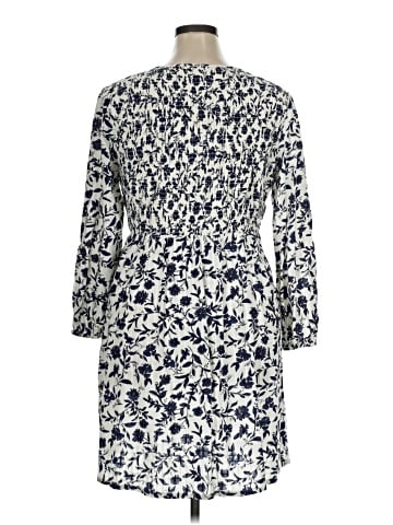 Old Navy Casual Dress (view 2)