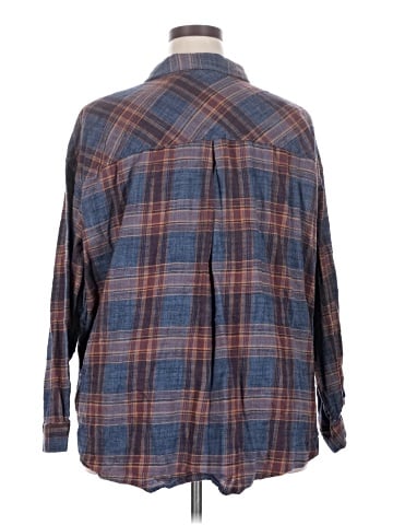 Maurices Long Sleeve Button-Down Shirt (view 2)