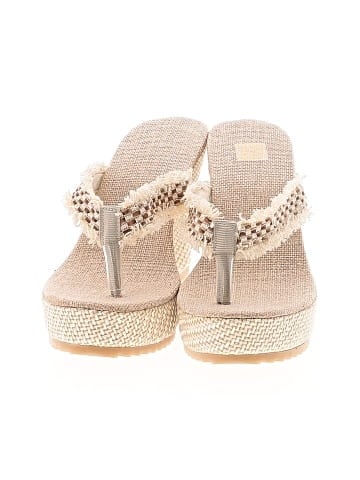 Unbranded Wedges (view 2)