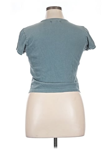 Rivet & Thread Short Sleeve T-Shirt (view 2)