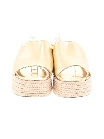 Unbranded Wedges (view 2)