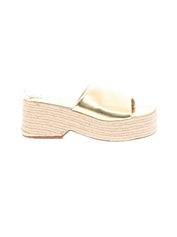 Unbranded Wedges (view 1)