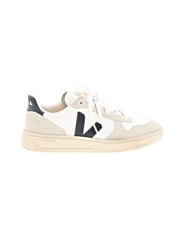 VEJA Sneakers (view 1)