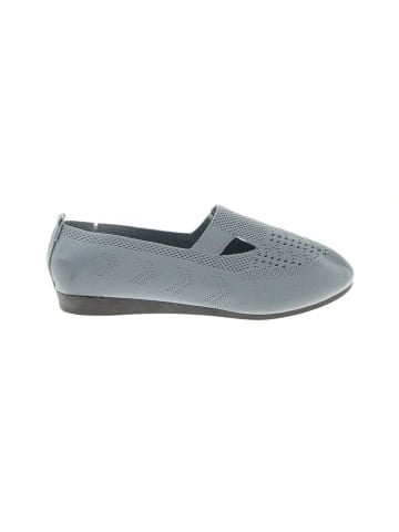 Unbranded Flats (view 1)