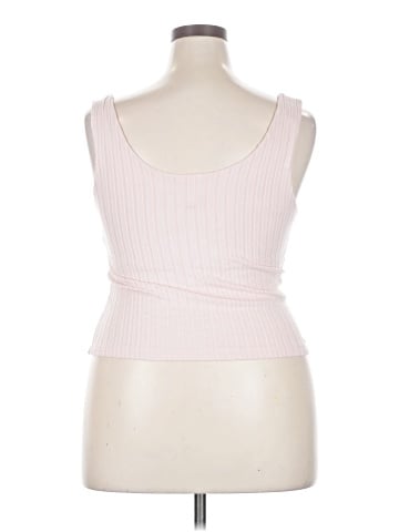 Yogalicious Sleeveless Top (view 2)