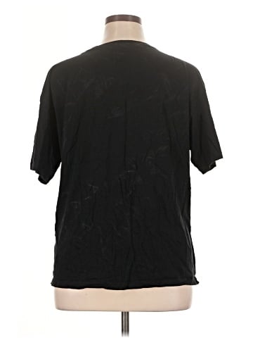 Victoria's Secret Short Sleeve T-Shirt (view 2)