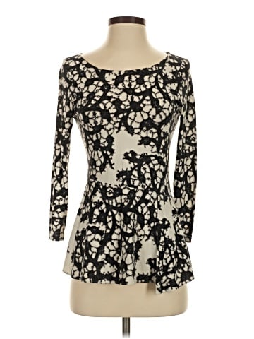 Leifsdottir 3/4 Sleeve Top (view 1)