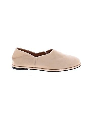 Unbranded Flats (view 1)