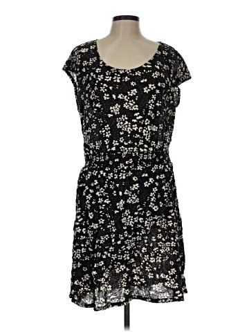 Daisy Fuentes Casual Dress (view 1)
