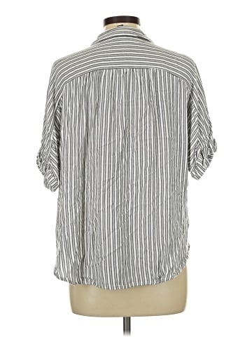 Universal Thread 3/4 Sleeve Button-Down Shirt (view 2)