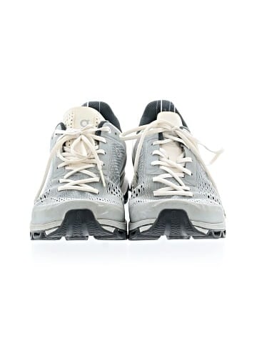 On Cloud Sneakers (view 2)