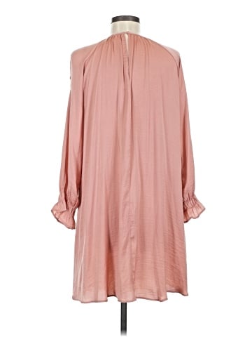 Old Navy Casual Dress (view 2)