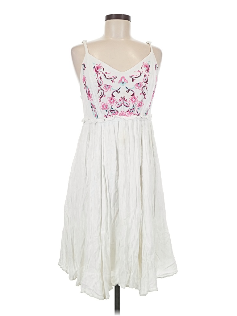 Pre-owned Torrid Casual Dress In White