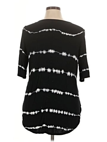Torrid Short Sleeve T-Shirt (view 2)