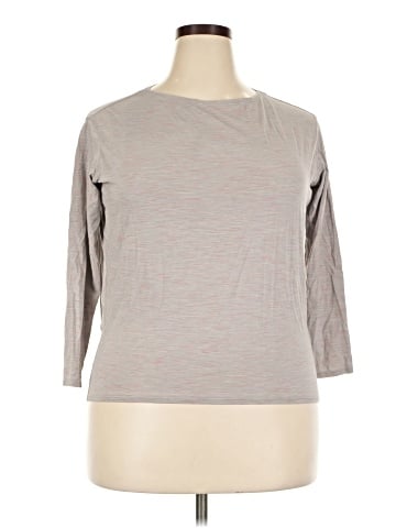 Lululemon Athletica 3/4 Sleeve T-Shirt (view 1)