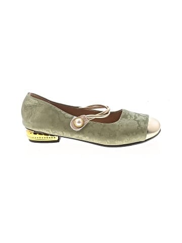 Unbranded Flats (view 1)