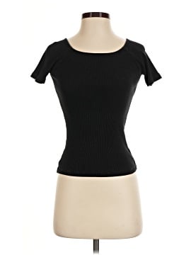 Uniqlo Short Sleeve T-Shirt (view 1)