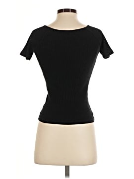 Uniqlo Short Sleeve T-Shirt (view 2)