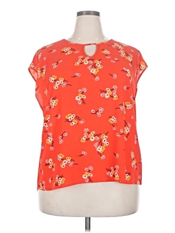 Maurices Sleeveless T-Shirt (view 1)
