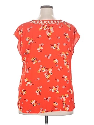 Maurices Sleeveless T-Shirt (view 2)