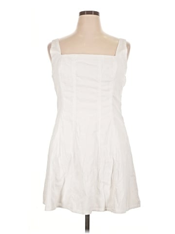 Abercrombie & Fitch Cocktail Dress (view 1)
