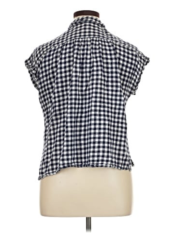 Old Navy Sleeveless Button-Down Shirt (view 2)