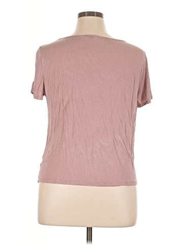 Charlotte Russe Short Sleeve T-Shirt (view 2)
