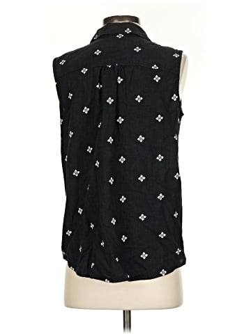Croft & Barrow Sleeveless Button-Down Shirt (view 2)