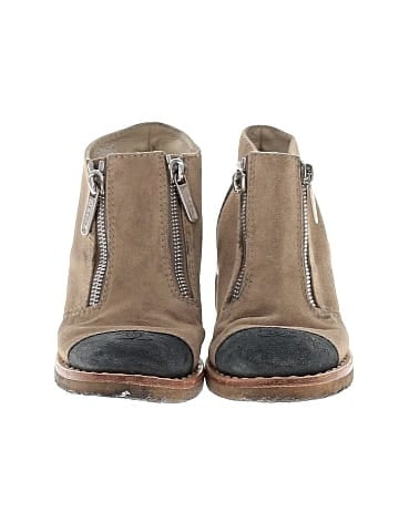 Chanel Suede Interlocking CC ankle boots (view 2)