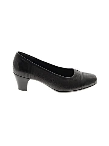 Munro American Heels (view 1)