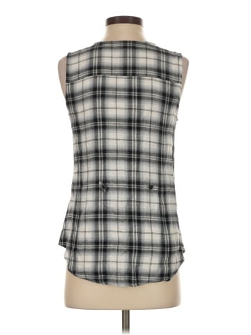 Francesca's Sleeveless Button-Down Shirt (view 2)