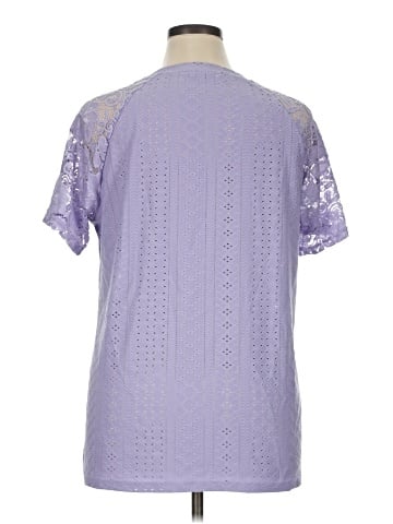 BLOOMCHIC Short Sleeve T-Shirt (view 2)