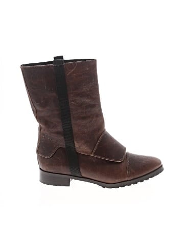 Elizabeth and James Boots (view 1)